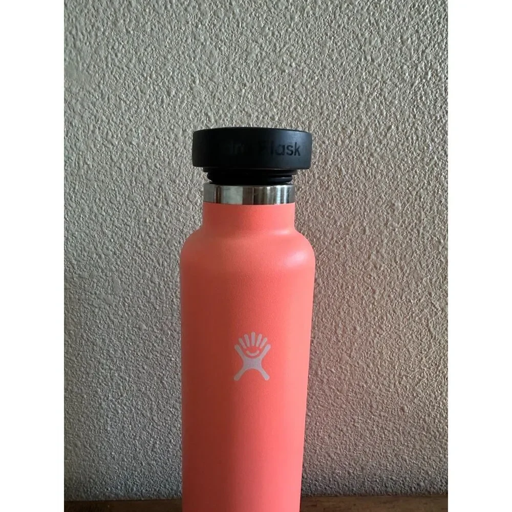 Hydro Flask  24oz Coral / Pink Standard Mouth with Sports Cap Water Bottle